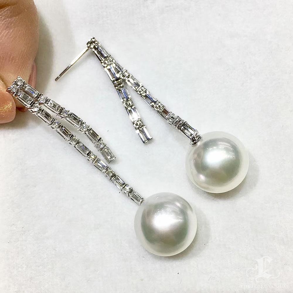 【Lustre Arc】Modernist Bar Aurora South Sea Pearl Diamond Statement Earrings For Sale 5