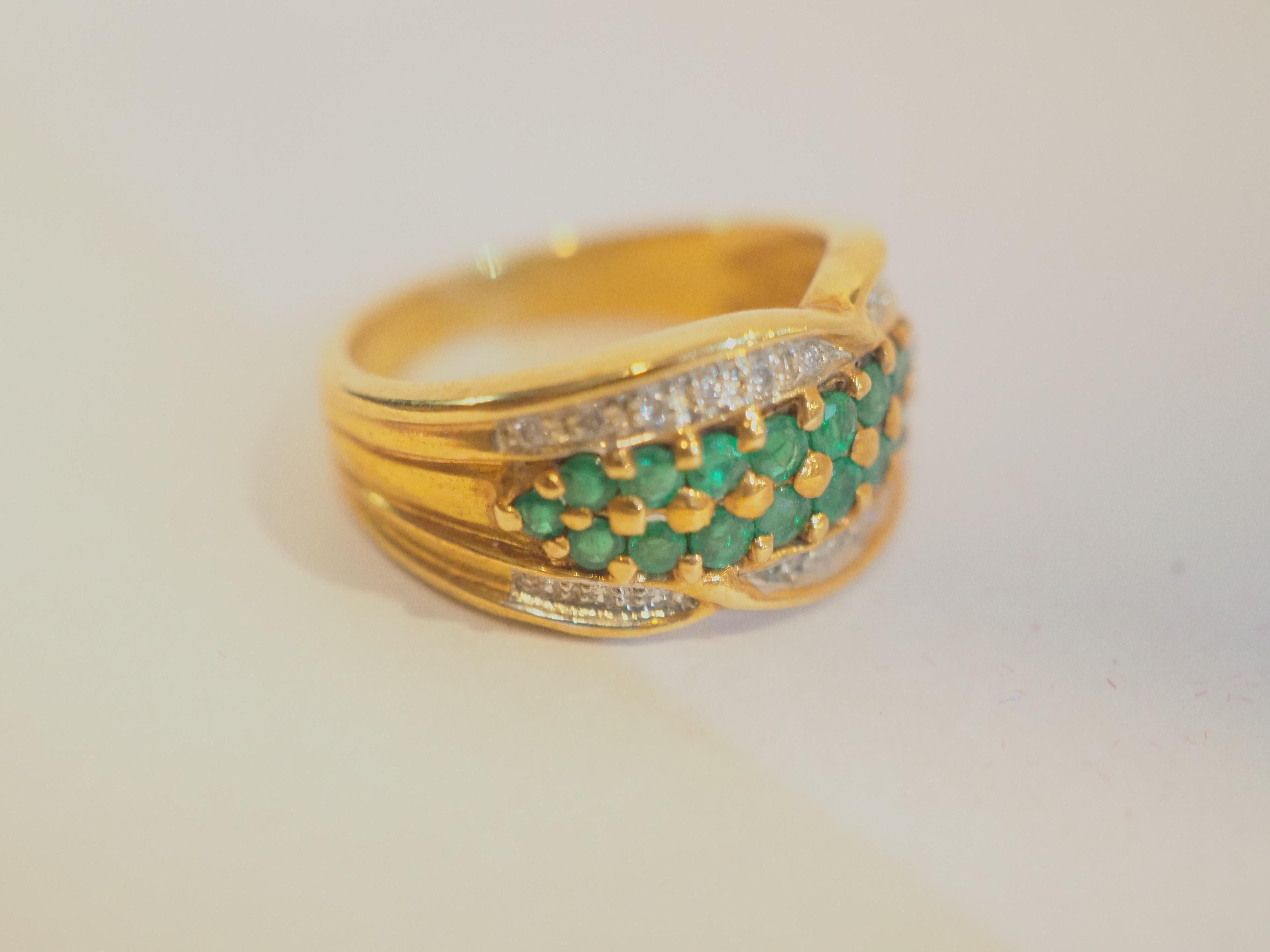18 Karat Gold 1,20 Karat Pave Smaragd & 0,12 Karat Pave Diamant Fancy Cluster-Ring für Damen oder Herren im Angebot