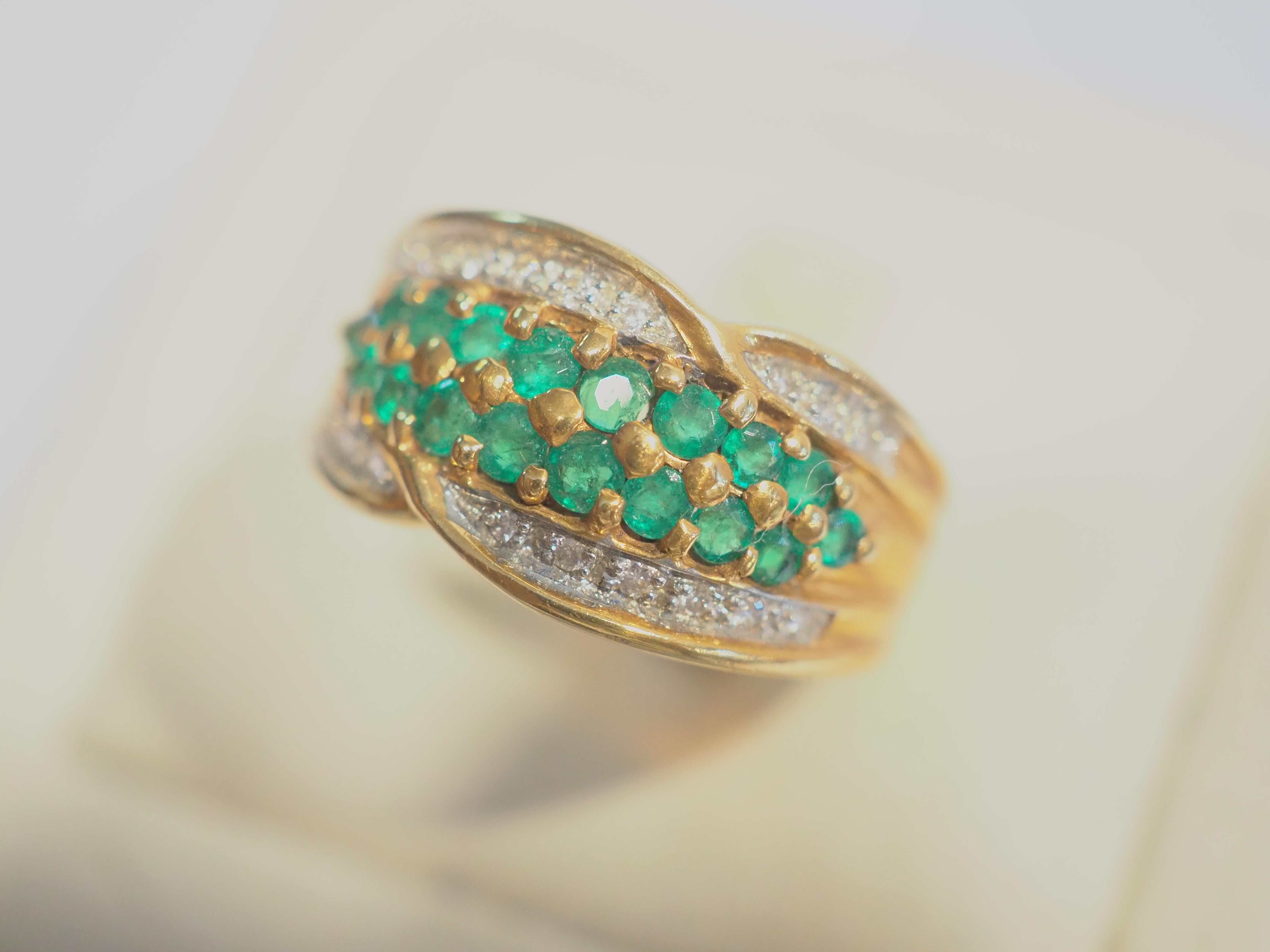 18K Gold 1.20ct Pave Emerald & 0.12ct Pave Diamond Fancy Cluster Band Ring For Sale 3
