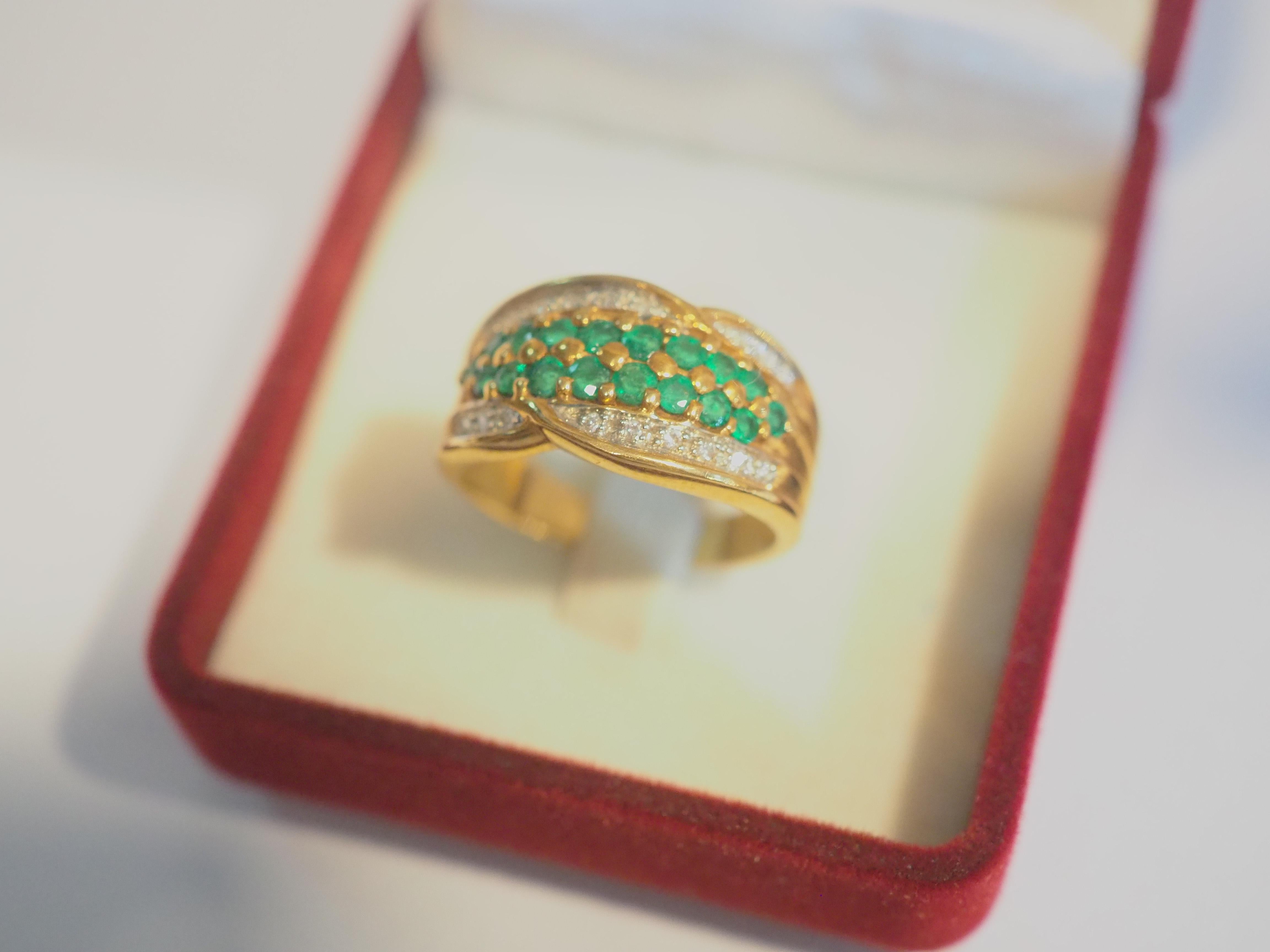 18 Karat Gold 1,20 Karat Pave Smaragd & 0,12 Karat Pave Diamant Fancy Cluster-Ring im Angebot 4