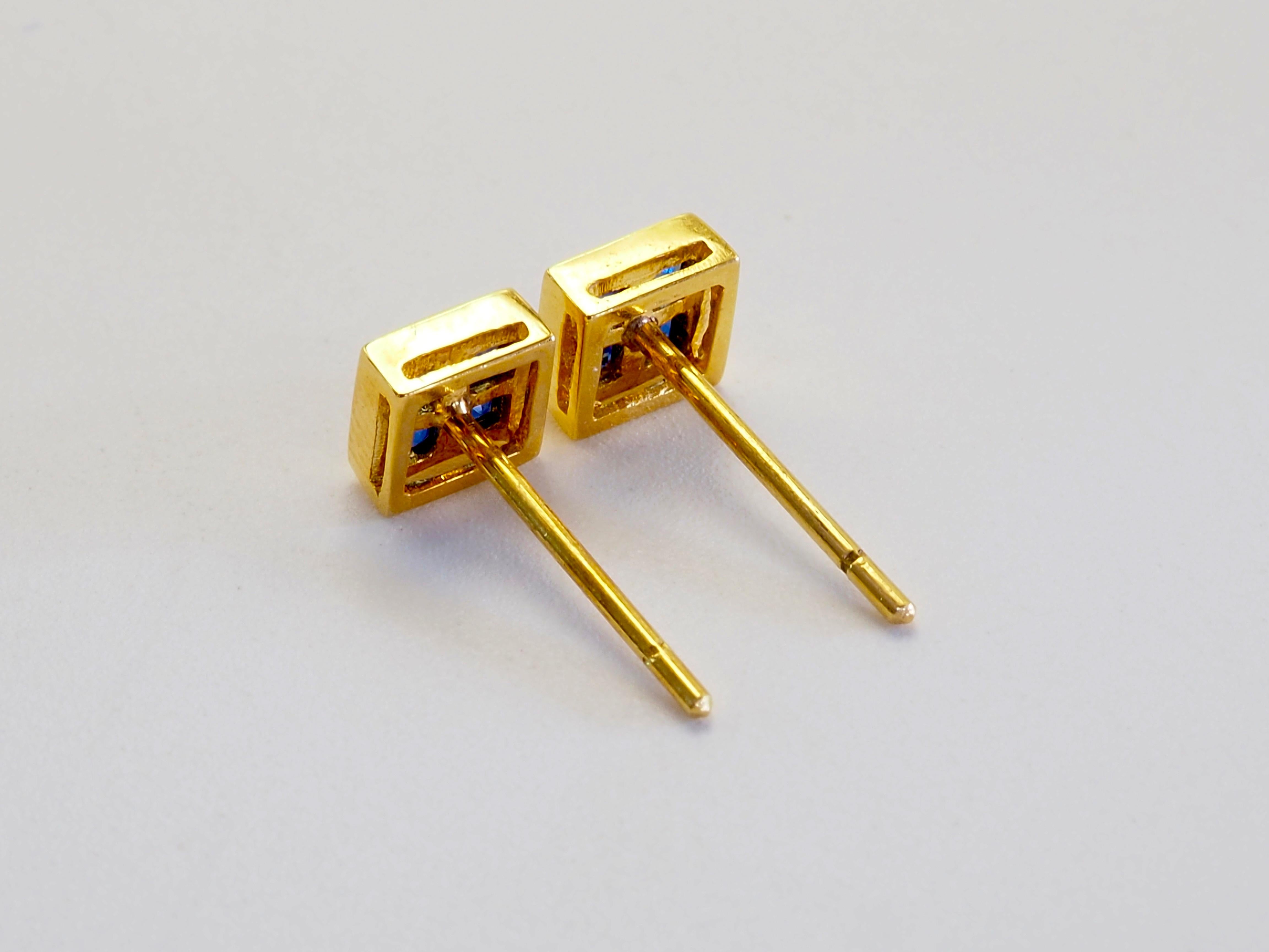 Square Cut 18K Gold 1.20ct Squared Blue Sapphires Stud Earrings For Sale