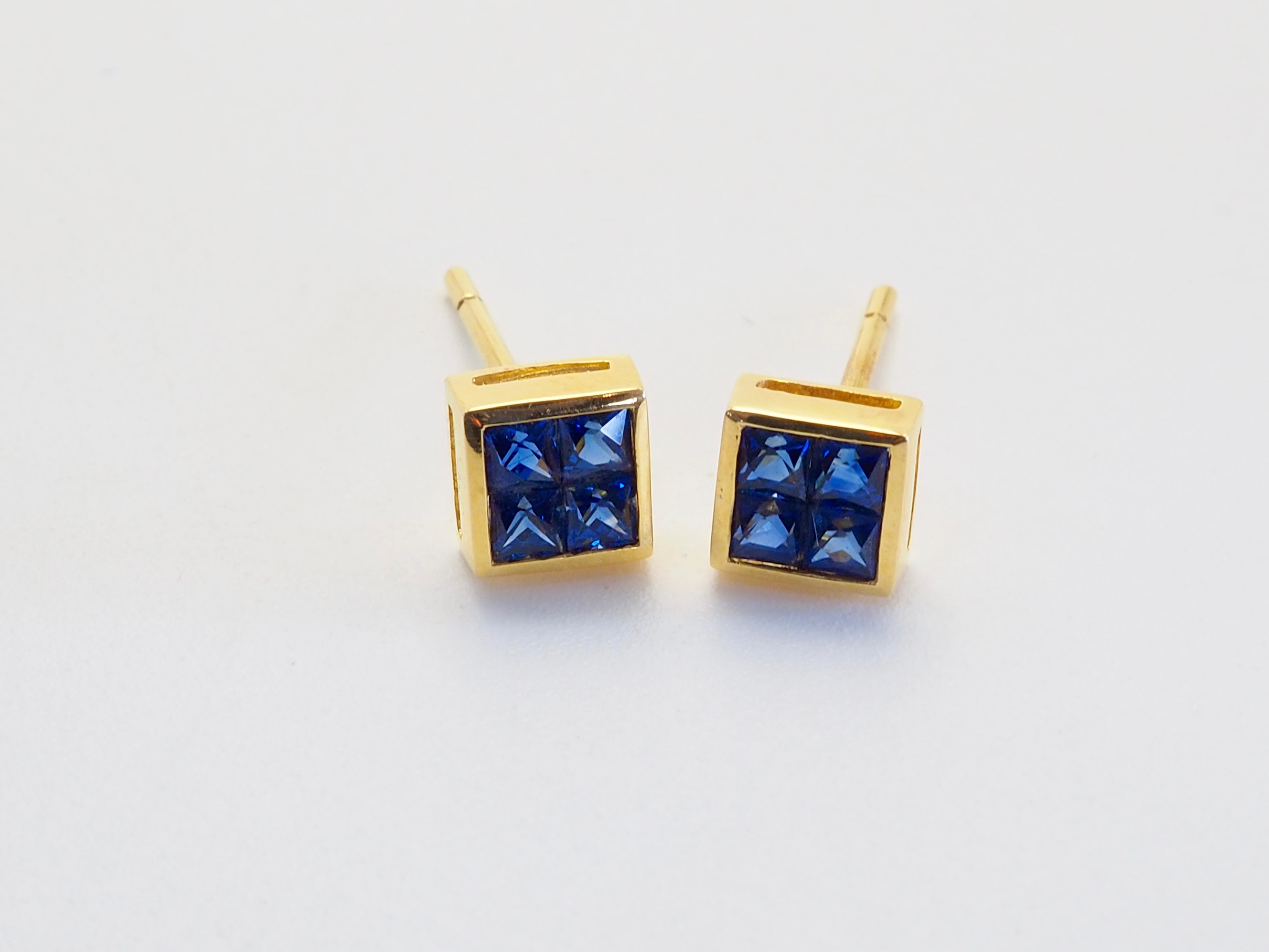 Women's or Men's 18K Gold 1.20ct Squared Blue Sapphires Stud Earrings For Sale