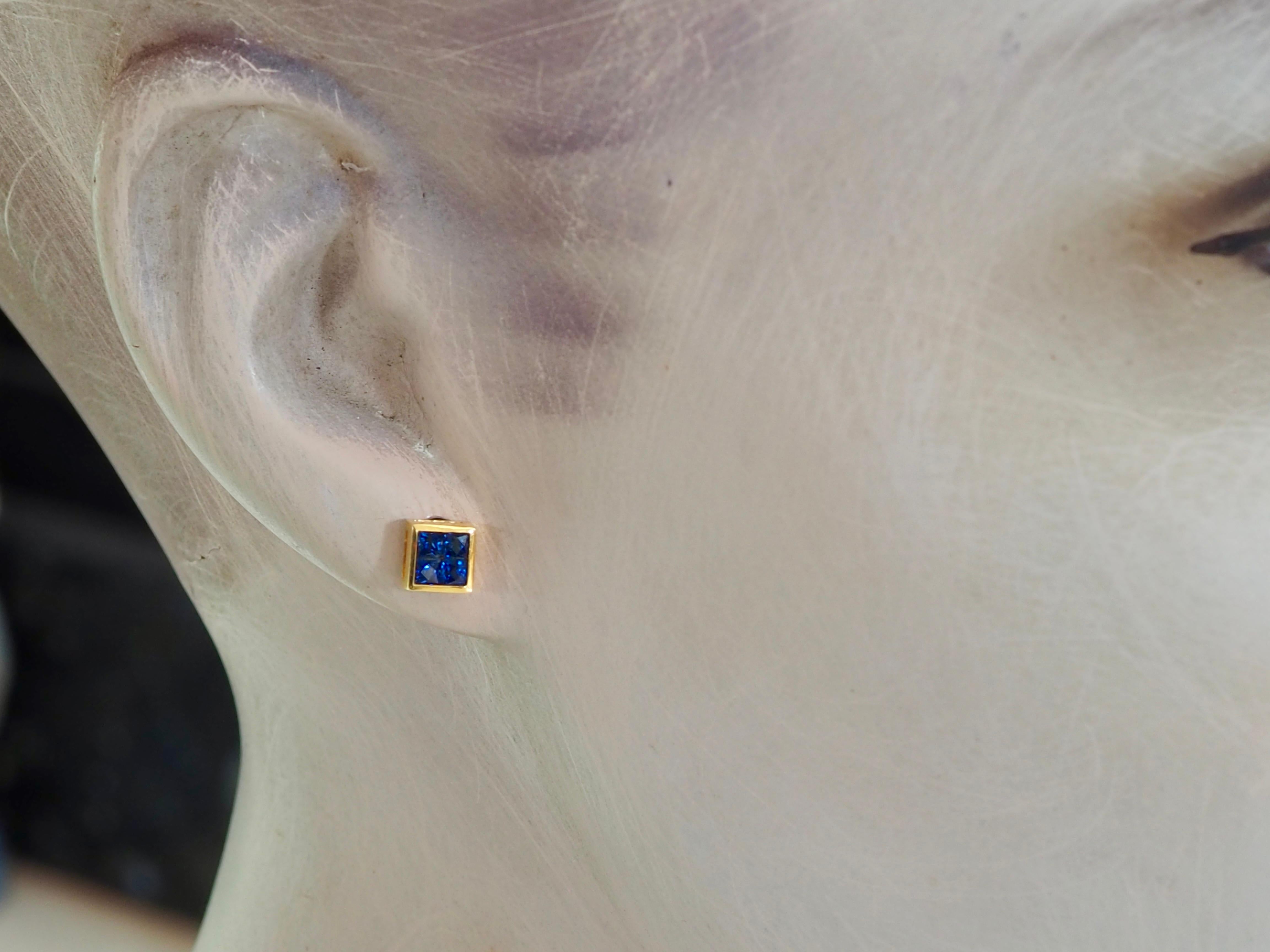 18K Gold 1.20ct Squared Blue Sapphires Stud Earrings For Sale 1