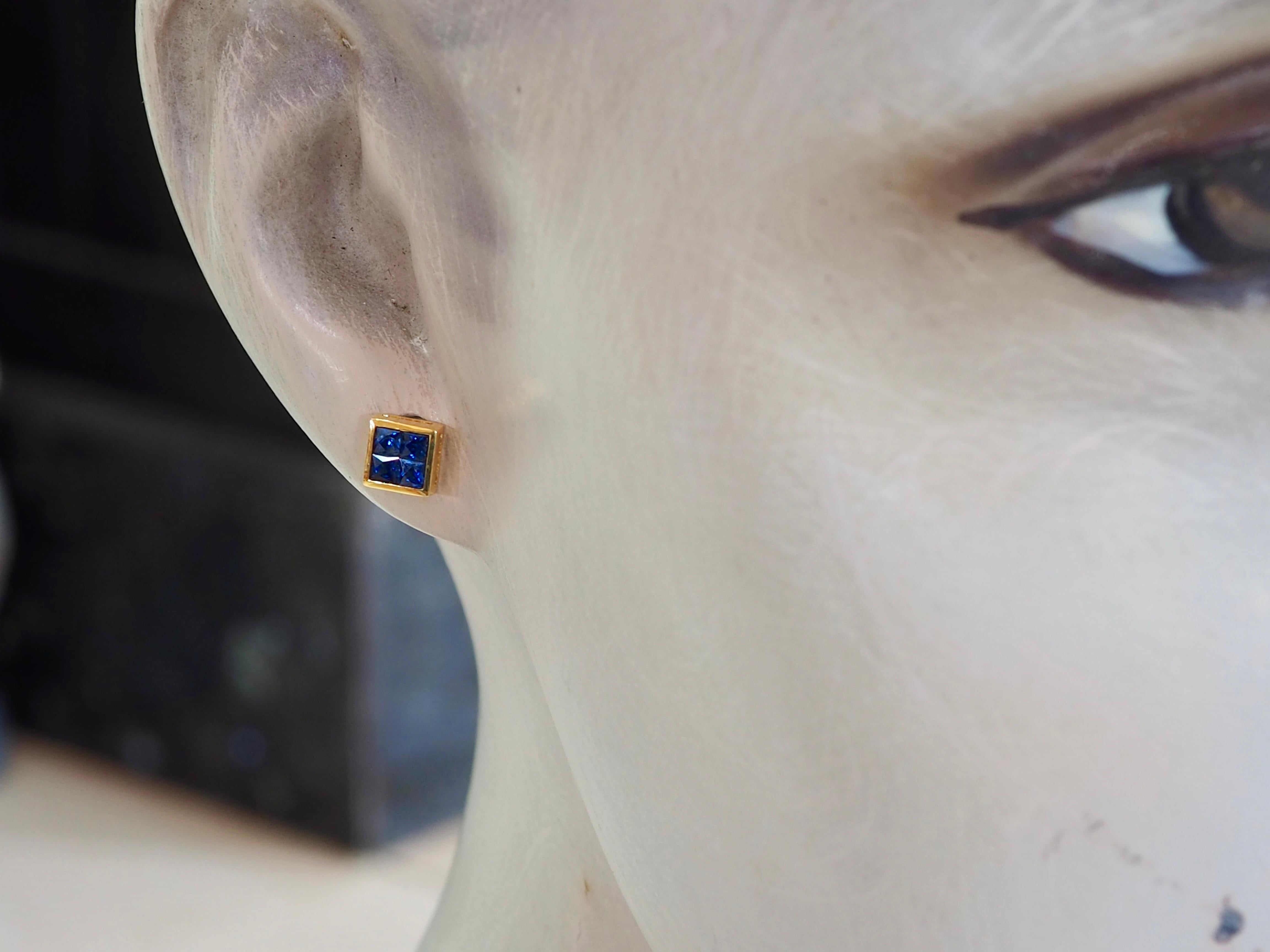 18K Gold 1.20ct Squared Blue Sapphires Stud Earrings For Sale 2