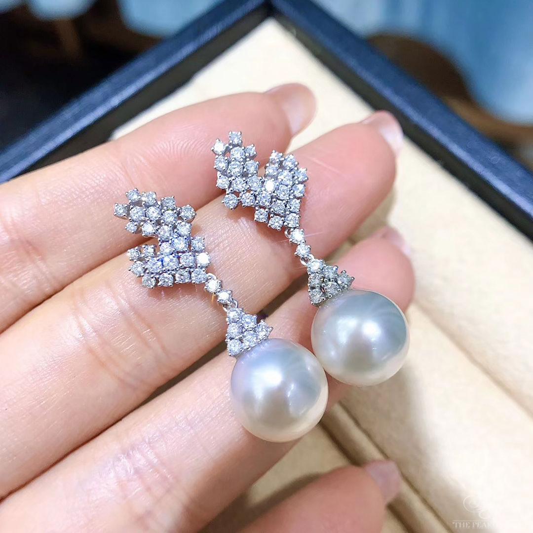 【Vine Symphony】Crystal Vine Aurora South Sea Pearl Diamond Earrings In New Condition For Sale In New York, NY