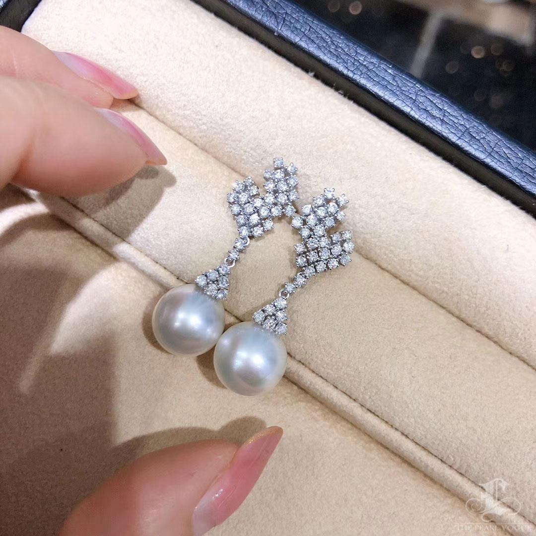 【Vine Symphony】Crystal Vine Aurora South Sea Pearl Diamond Earrings For Sale 3