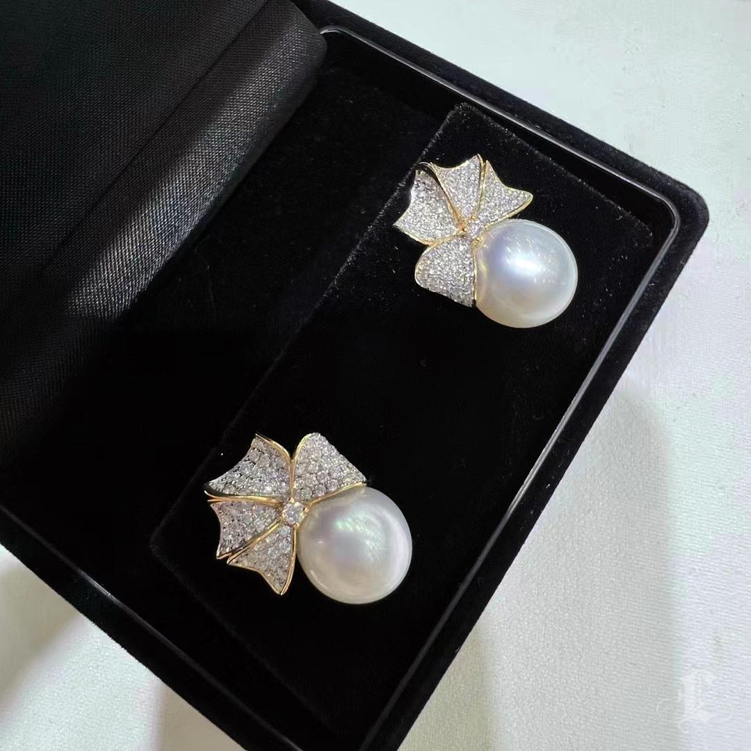 Women's 【Crown Radiance】Golden Bow Aurora South Sea Pearl Diamond Earrings For Sale