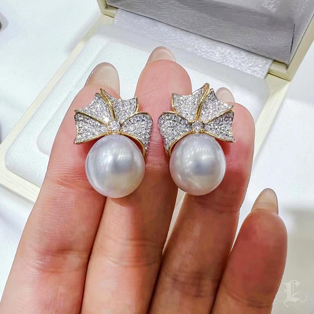 【Crown Radiance】Golden Bow Aurora South Sea Pearl Diamond Earrings For Sale 1
