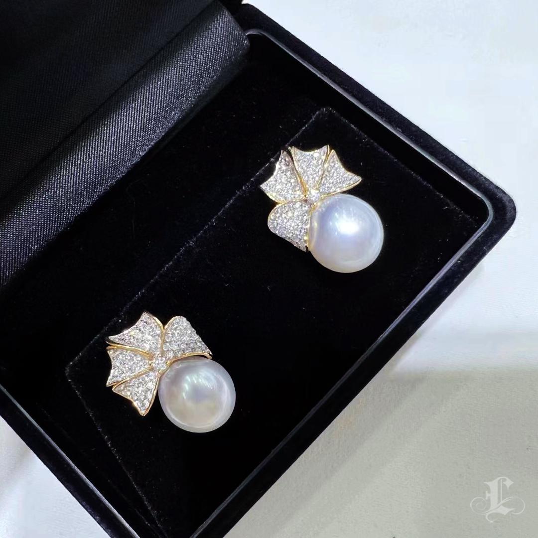 【Crown Radiance】Golden Bow Aurora South Sea Pearl Diamond Earrings For Sale 2