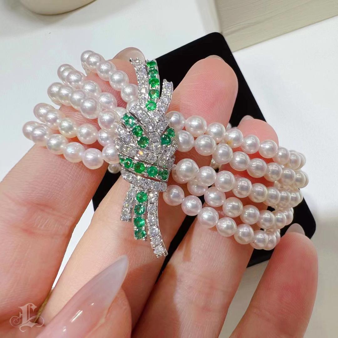 【Sculpted Geometry】Five-Strand Akoya Pearl Bracelet with Diamonds & Emeralds For Sale 1