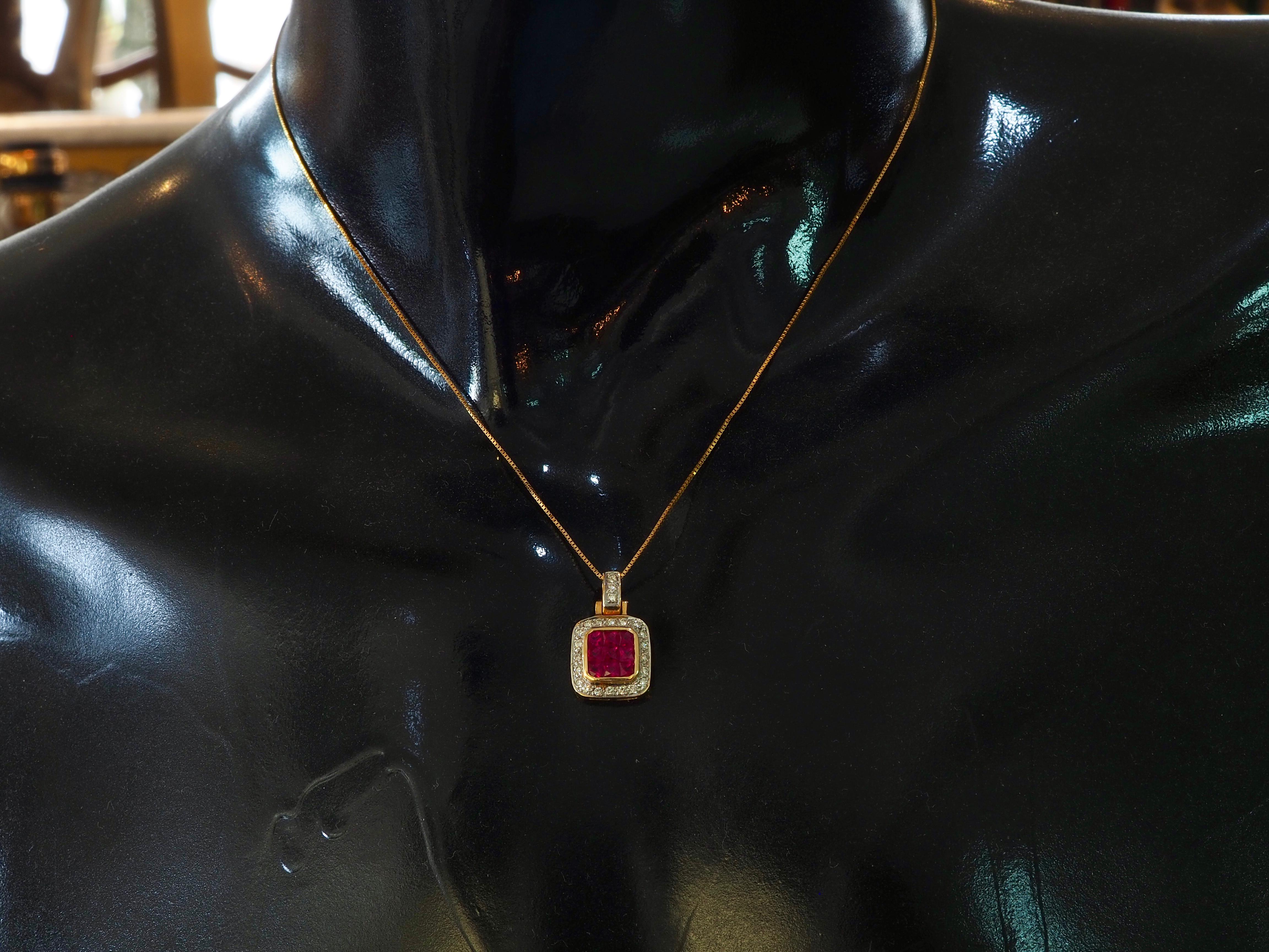 Colgante Invisible de Oro de 18 K con Rubí Cuadrado de 1,25 ct y Diamante de 0,15 ct en venta 1