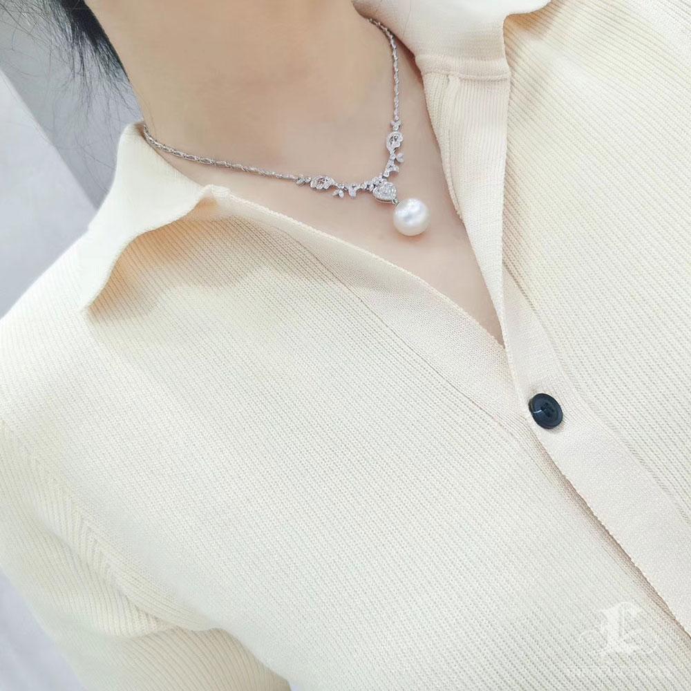 Non taillé 【Crown Radiance】Royal Garland Aurora South Sea Pearl Diamond Pendant Necklace en vente