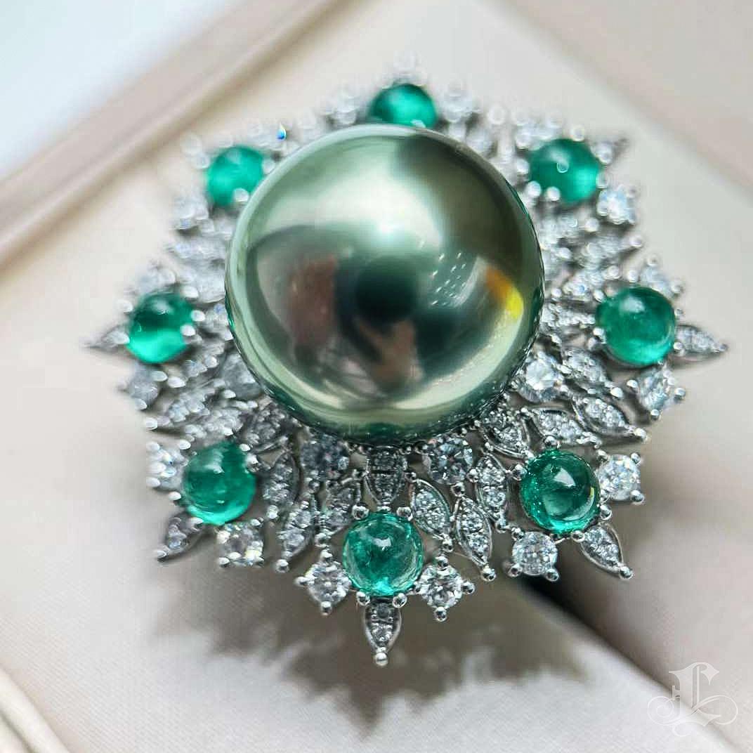 【Crown Radiance】Aurora Bloom Emerald Tahitian Pearl Diamond Ring In New Condition For Sale In New York, NY