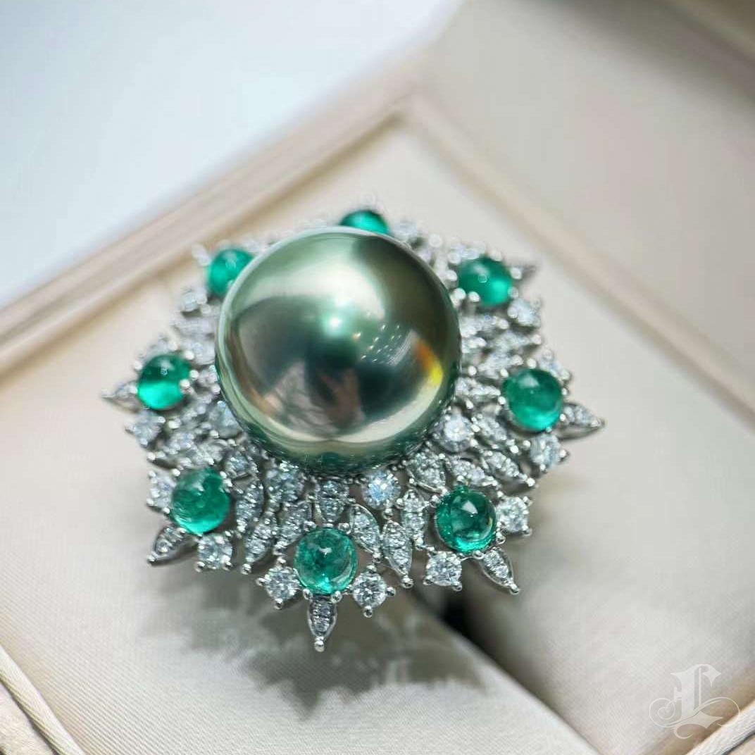 【Crown Radiance】Aurora Bloom Emerald Tahitian Pearl Diamond Ring For Sale 1