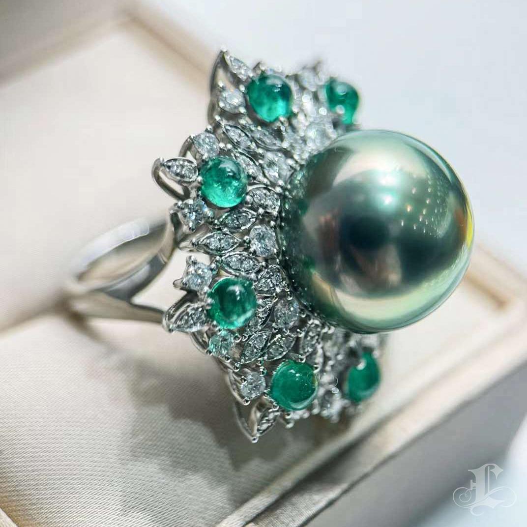 【Crown Radiance】Aurora Bloom Emerald Tahitian Pearl Diamond Ring For Sale 3