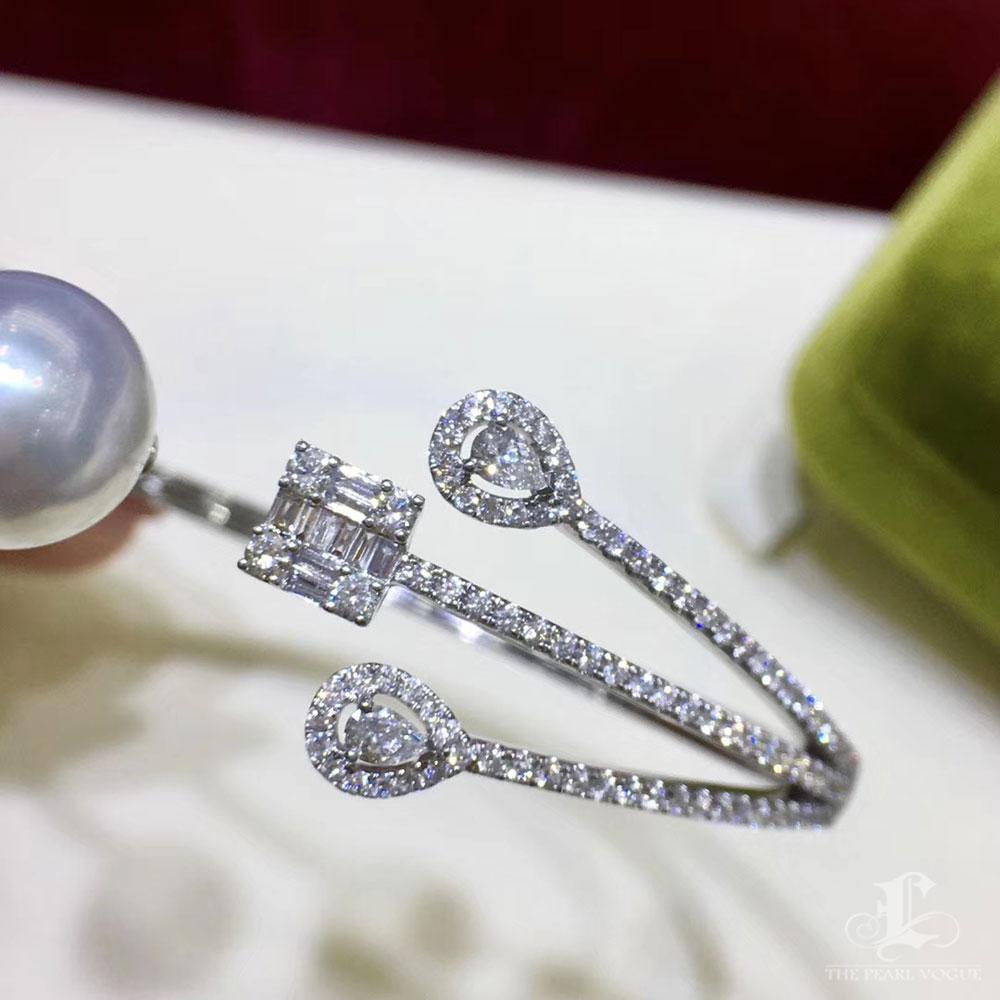 【Sculptured Geometry】Modern South Sea Pearl Baguette Diamond Open Cuff Bracelet en vente 2