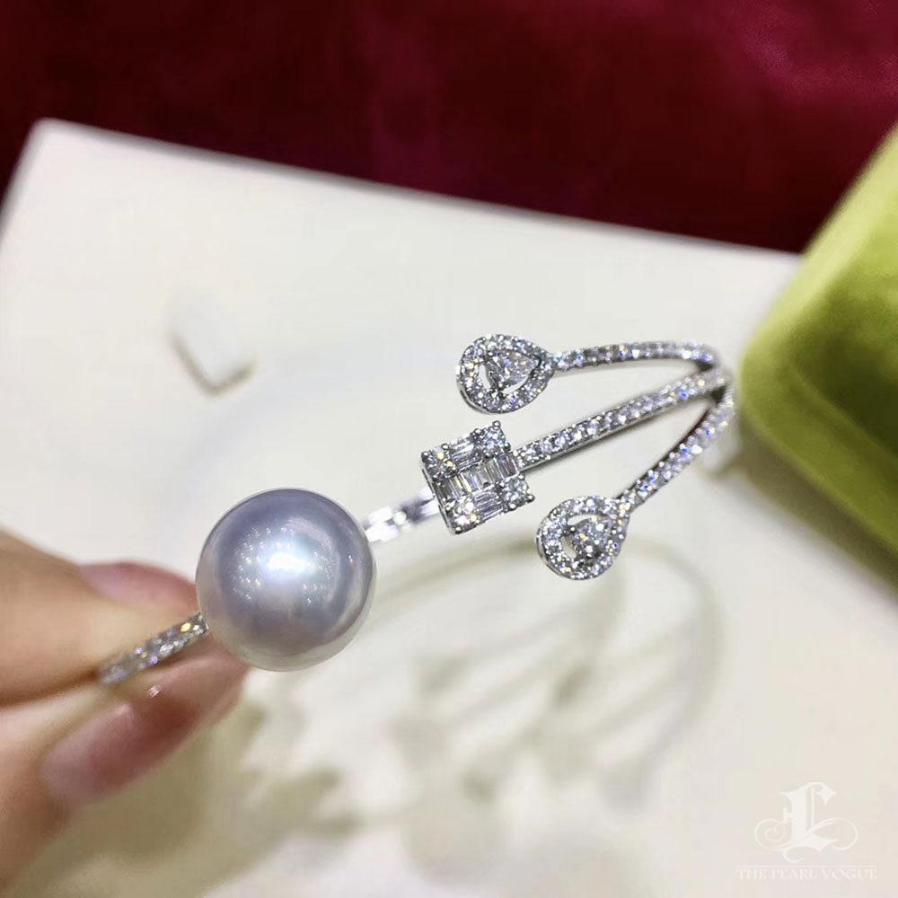 【Sculptured Geometry】Modern South Sea Pearl Baguette Diamond Open Cuff Bracelet en vente 3