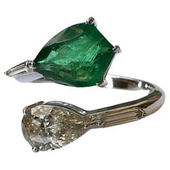 18K Gold, 1.28 carats Zambian Emerald & Pear Diamond Toi et Moi Engagement Ring