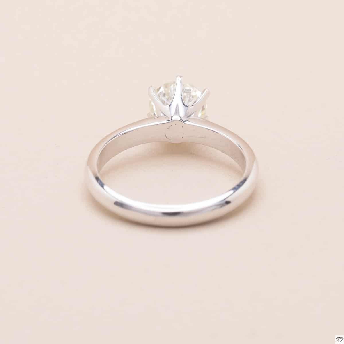Contemporary 18K Gold 1.29 carat Diamond Solitaire Ring  For Sale