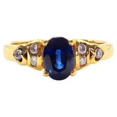 Anillo de compromiso fino de oro de 18 quilates con zafiro azul de 1,30 ct y diamante de 0,12 ct