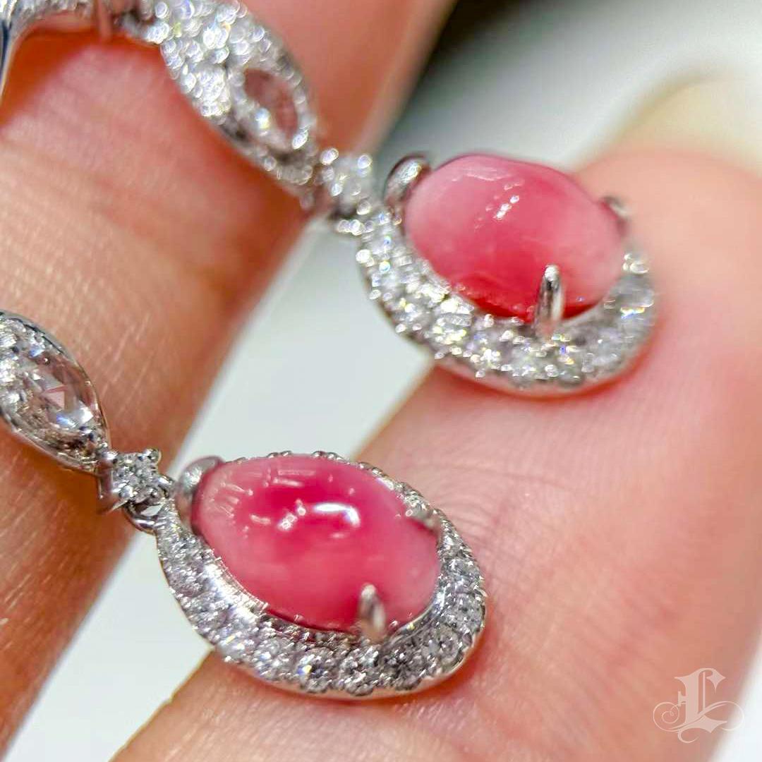 【Conchéa】Flame Conch Pearl & Diamond Drop Earrings — 2.55ct In New Condition For Sale In New York, NY