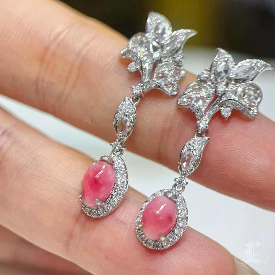 【Conchéa】Flame Conch Pearl & Diamond Drop Earrings — 2.55ct For Sale 4