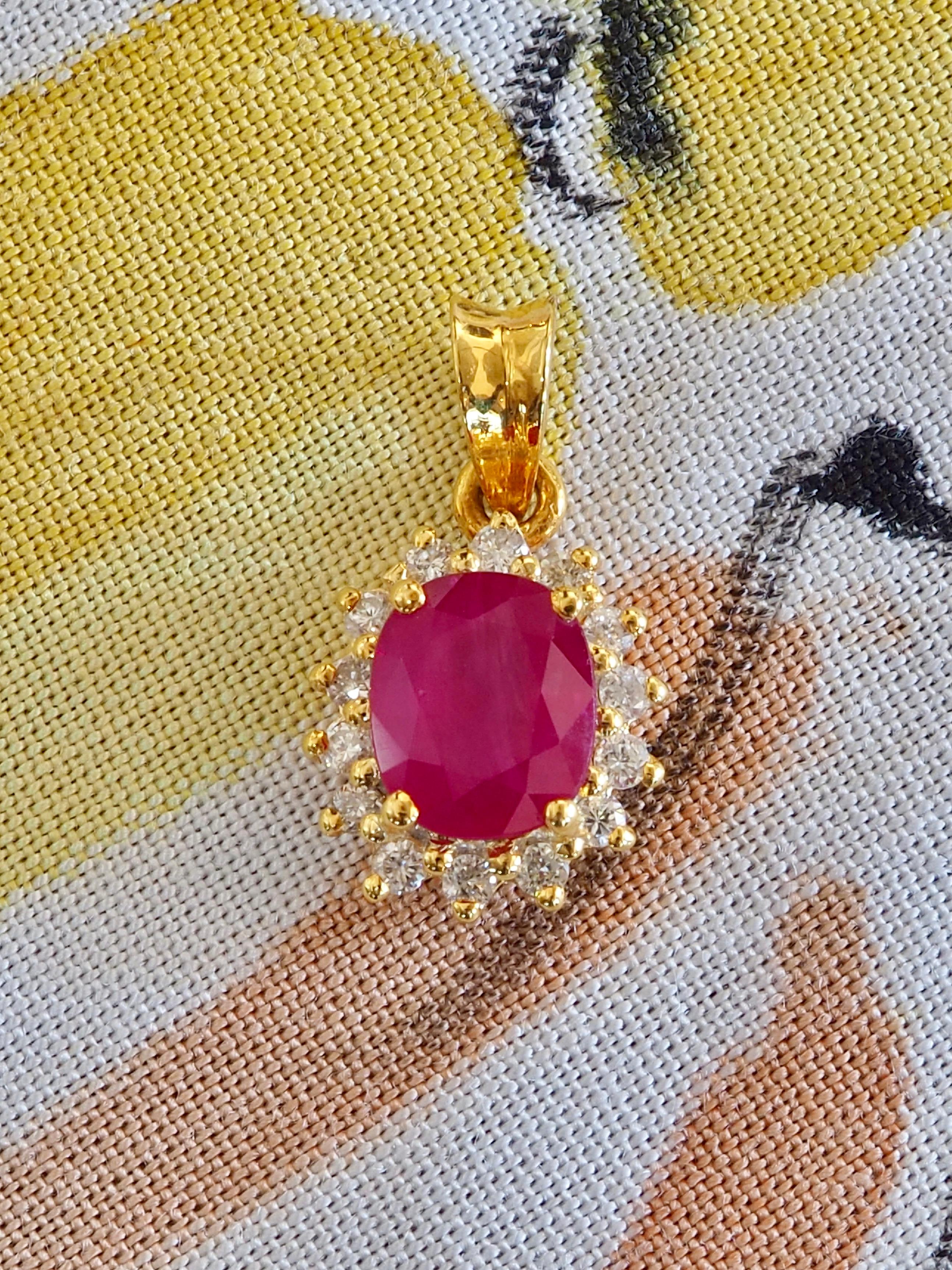 Ciondolo a raggiera in oro 18 carati con rubino ovale tailandese da 1,30 carati e diamante da 0,17 carati in vendita 5