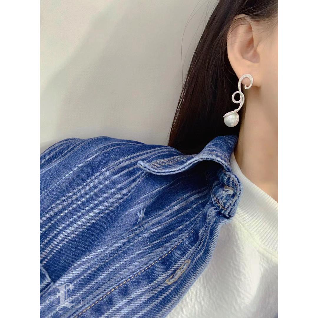 Uncut 【Sculpted Geometry】Melody Curve Aurora South Sea Pearl Diamond Earrings For Sale