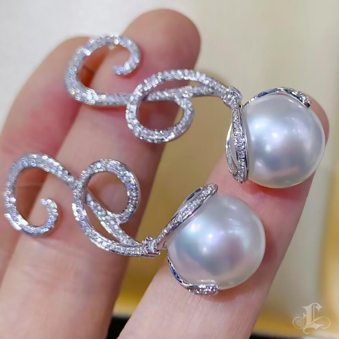 【Sculpted Geometry】Melody Curve Aurora South Sea Pearl Diamond Earrings For Sale 1