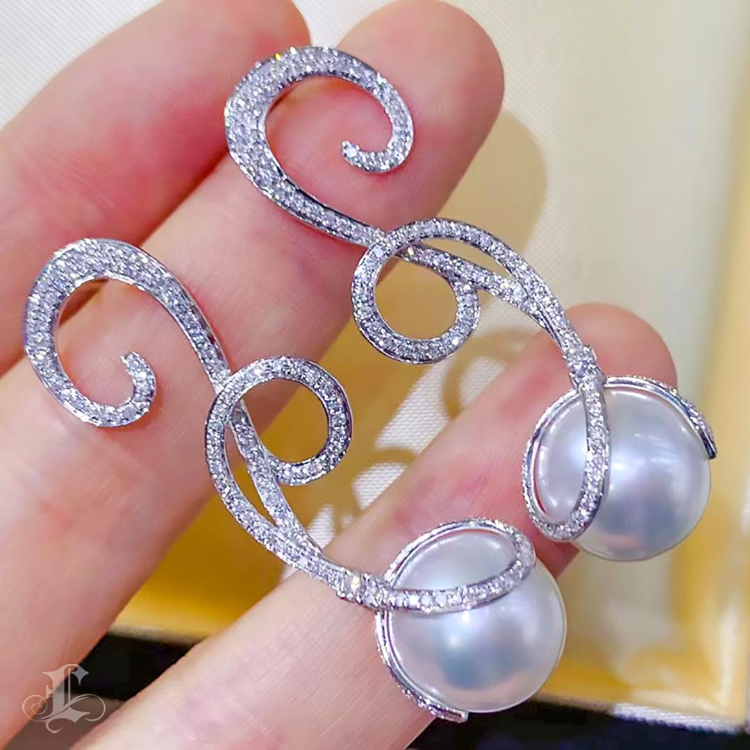 【Sculpted Geometry】Melody Curve Aurora South Sea Pearl Diamond Earrings For Sale 4