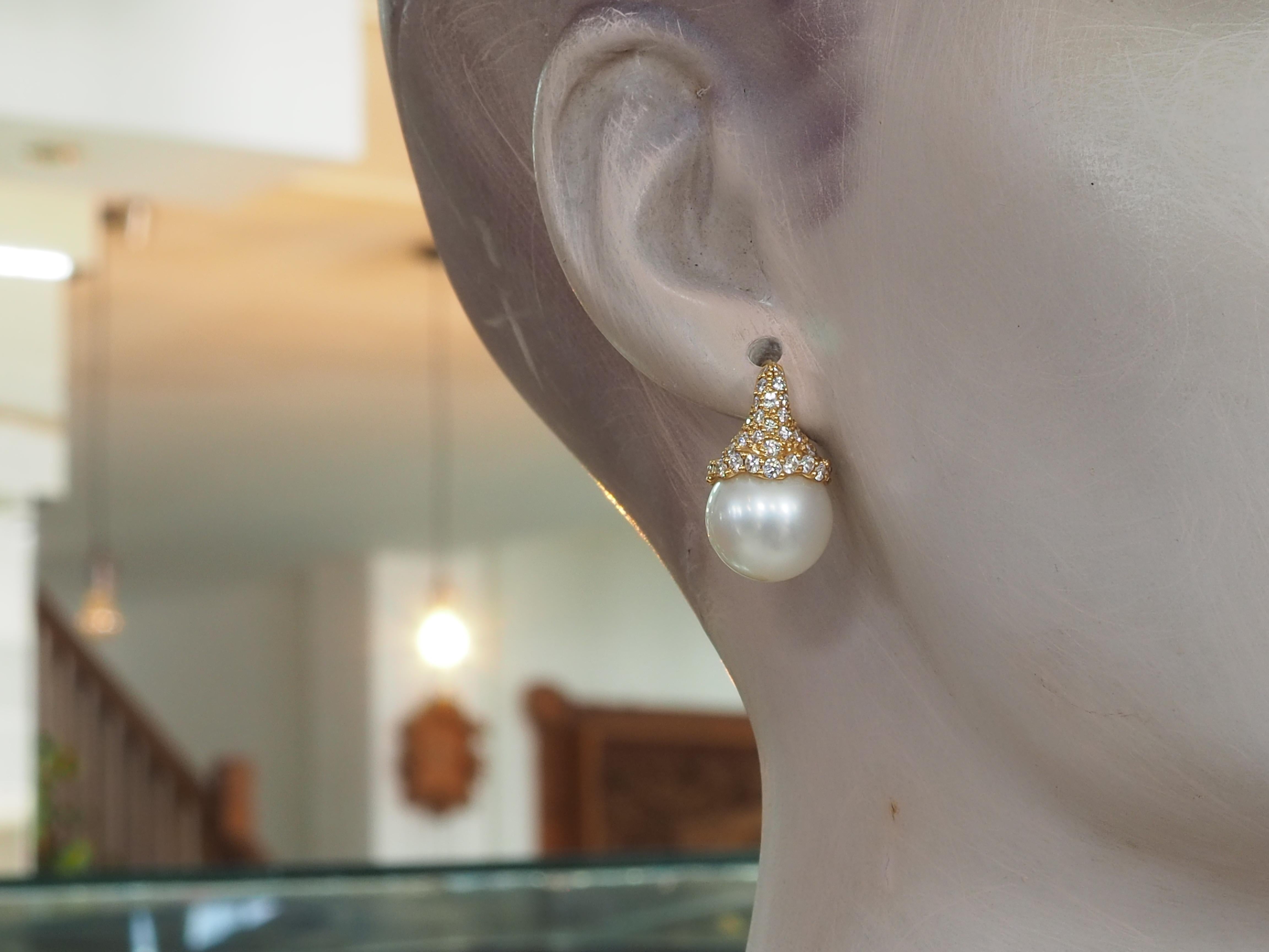 Boucles d'oreilles clip en or 18 carats perle blanche des mers du sud de 13,2 mm et diamant de 0,80 carat en vente 1