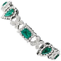 18k Gold 13.43 Carat GIA Colombian Emerald and Butterfly Diamond Link Bracelet