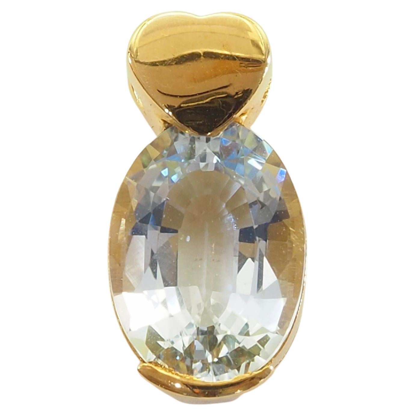 Pendentif en or 18K avec motif en forme de coeur en aigue-marine bleu ciel ovale de 13,55 ct. en vente