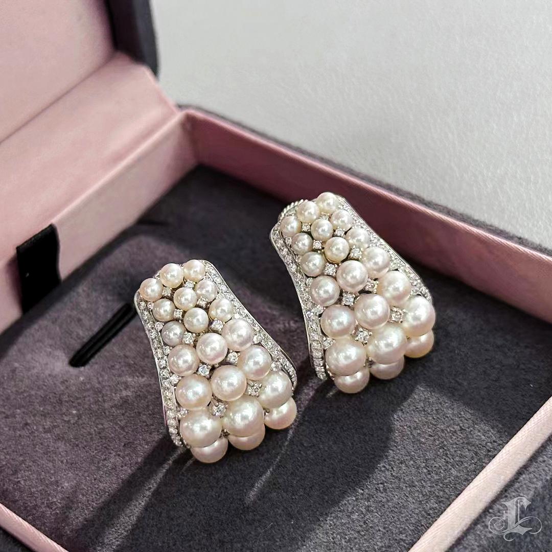 【Crown Radiance】Cascade Luxe Aurora Baby Akoya Pearl Diamond Earrings In New Condition For Sale In New York, NY