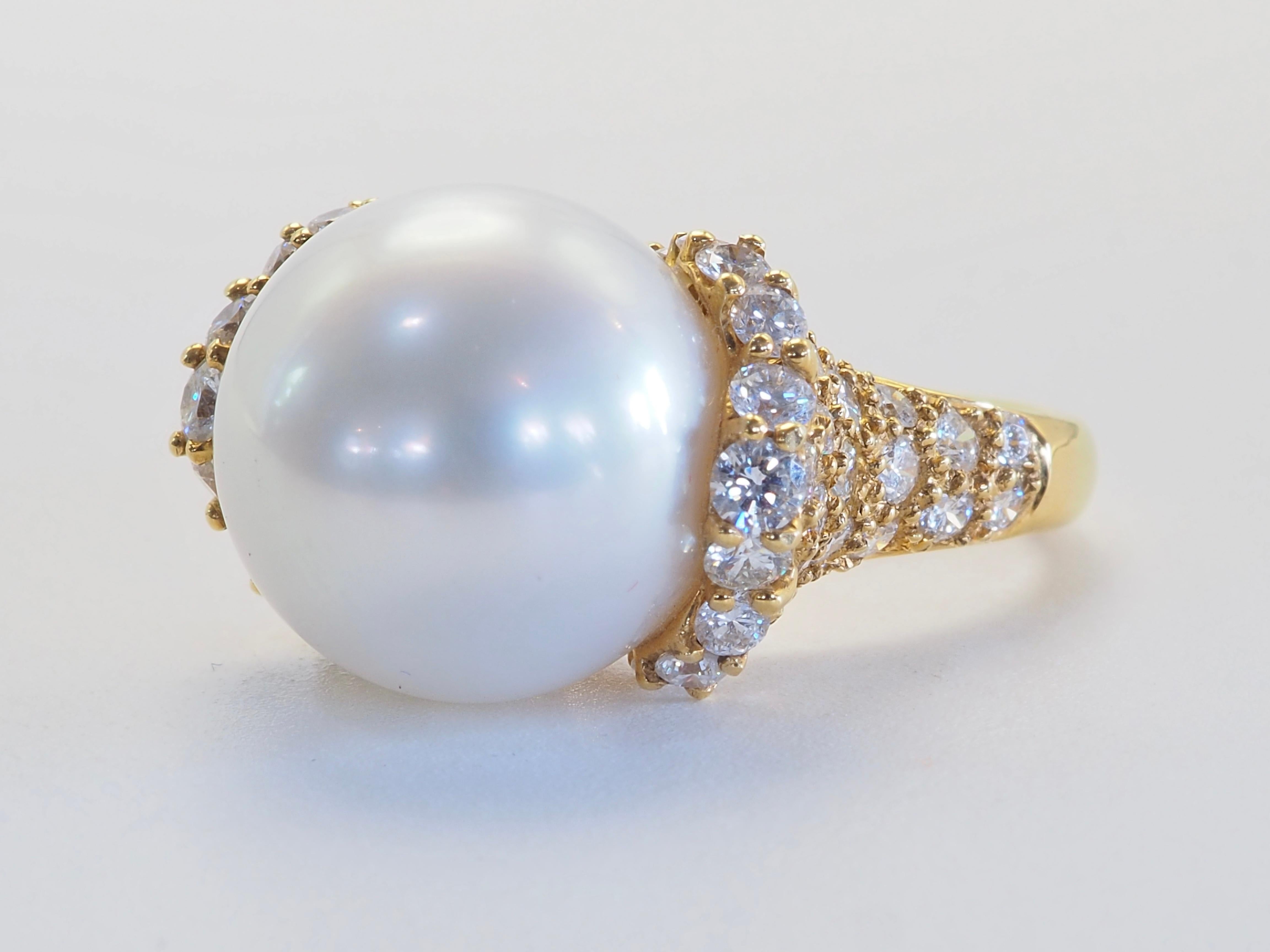 Bague cocktail en or 18 carats 13,5 mm perle blanche des mers du sud et 0,85 carats de diamants Neuf - En vente à เกาะสมุย, TH