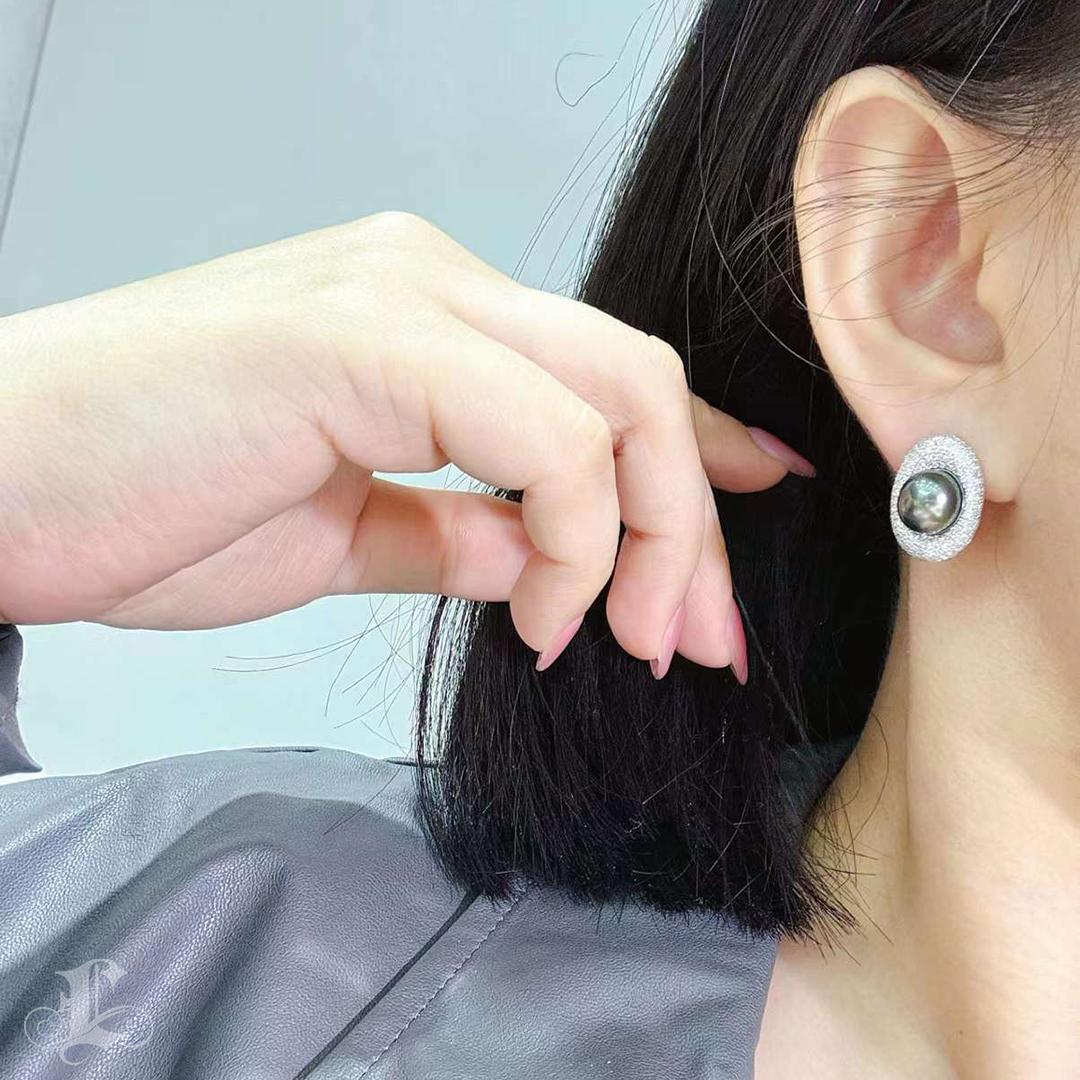Uncut 【Sculpted Geometry】Orbit Glow Tahitian Pearl and Diamond Statement Studs For Sale