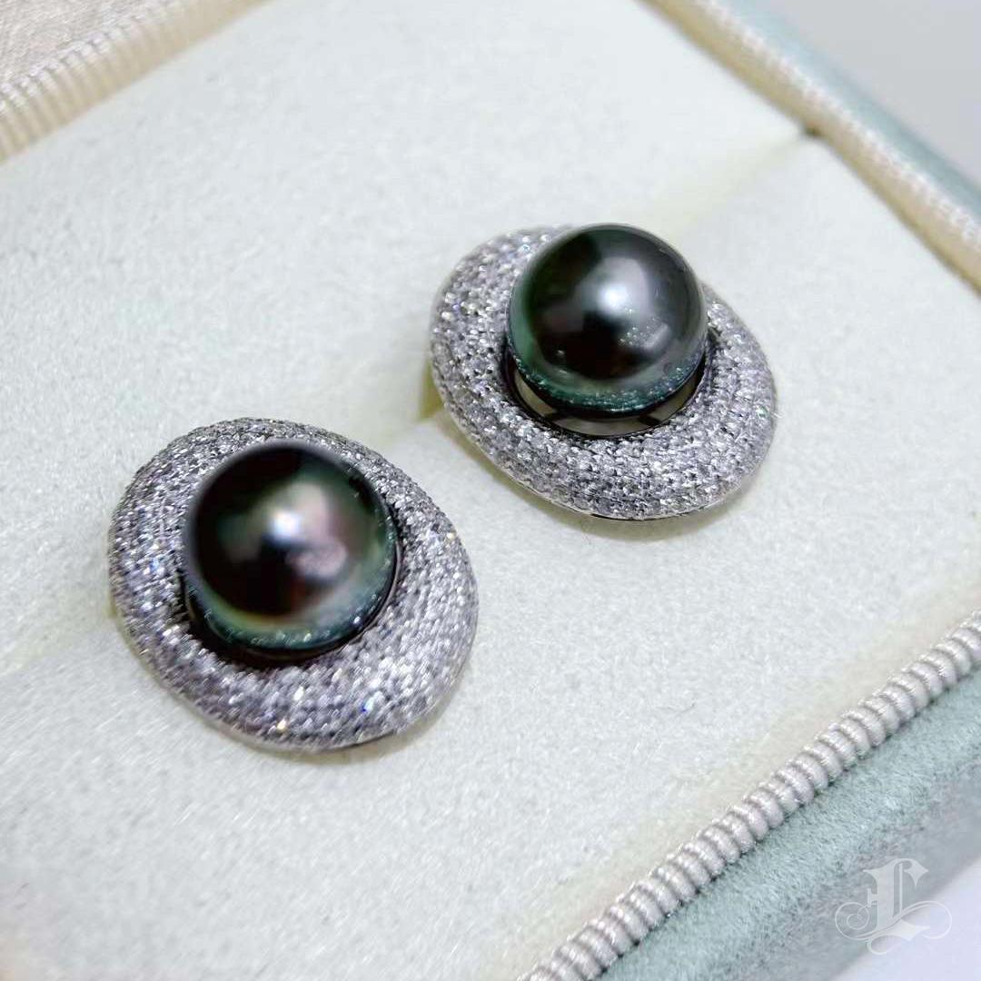 【Sculpted Geometry】Orbit Glow Tahitian Pearl and Diamond Statement Studs For Sale 2