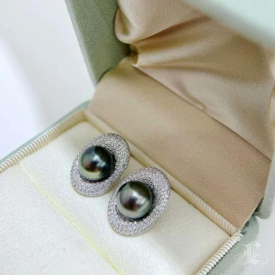 【Sculpted Geometry】Orbit Glow Tahitian Pearl and Diamond Statement Studs For Sale 3