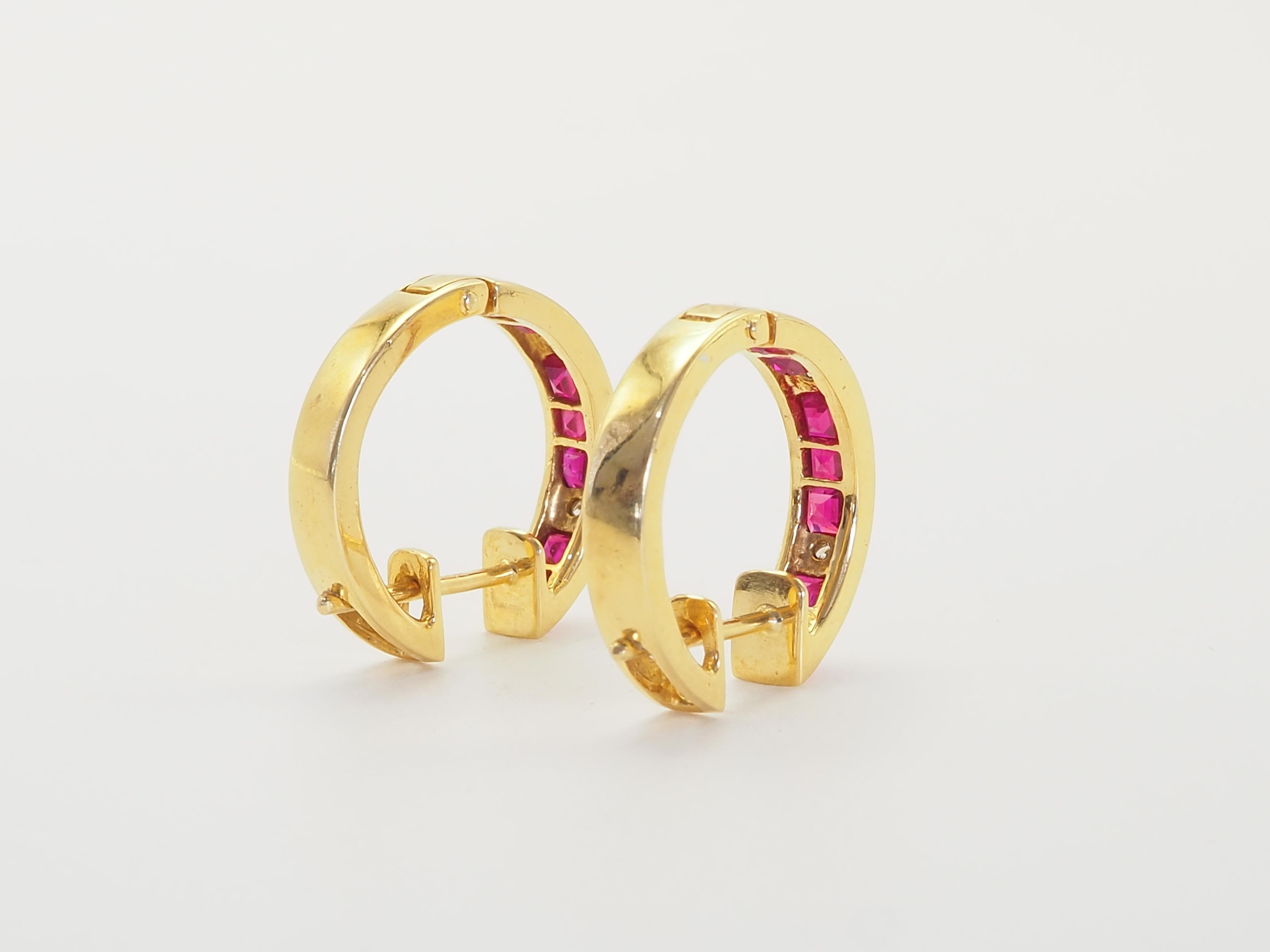 18K Gold 1.40ct Squared Ruby & 0.04ct Diamond Hoop Earrings In Excellent Condition For Sale In เกาะสมุย, TH