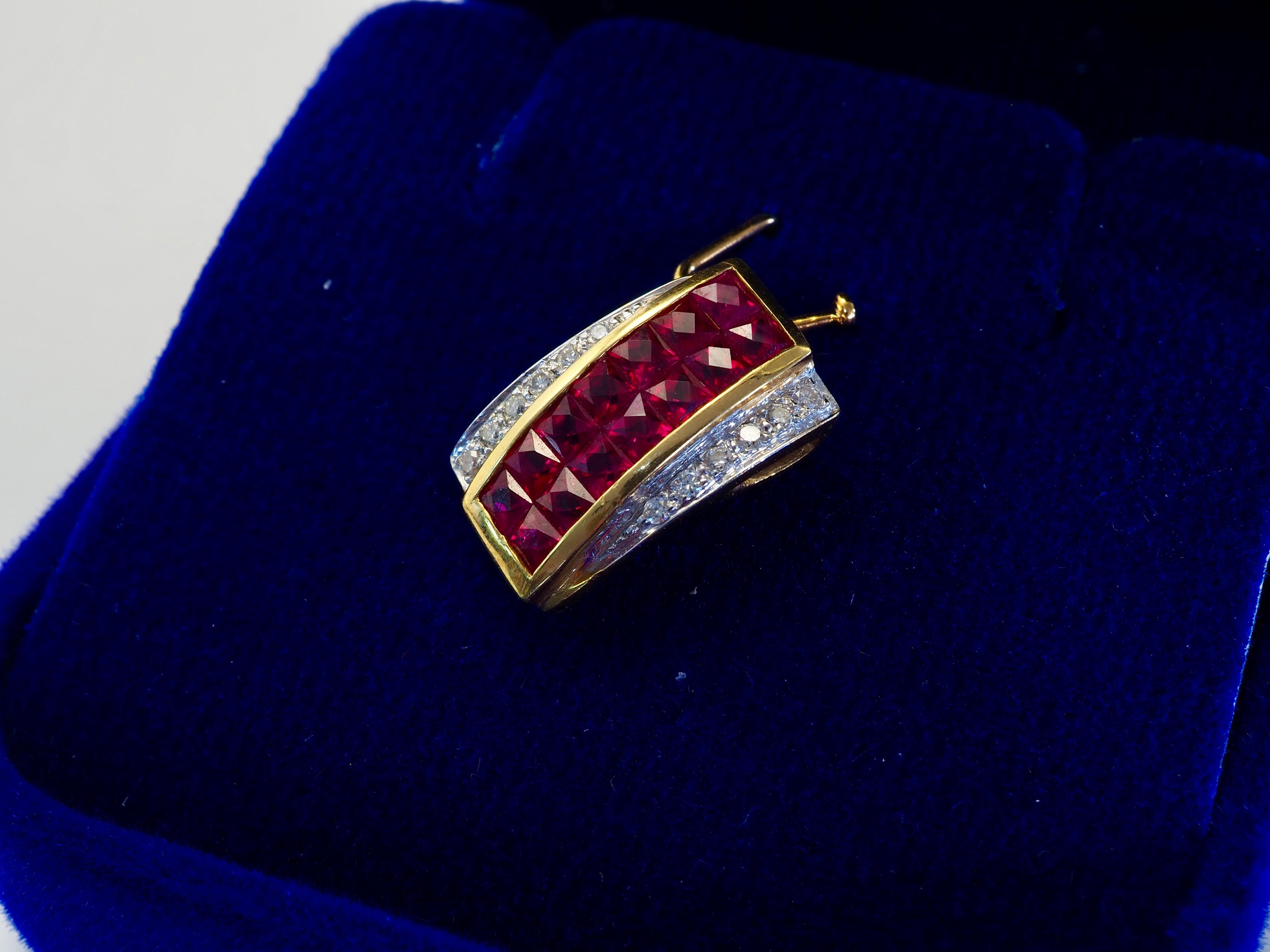 Colgante invisible de oro de 18 quilates con rubí cuadrado de 1,40 ct y diamante de 0,08 ct en venta 1