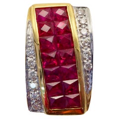 Pendentif invisible en or 18 carats, rubis carré 1,40 carat et diamants 0,08 carat
