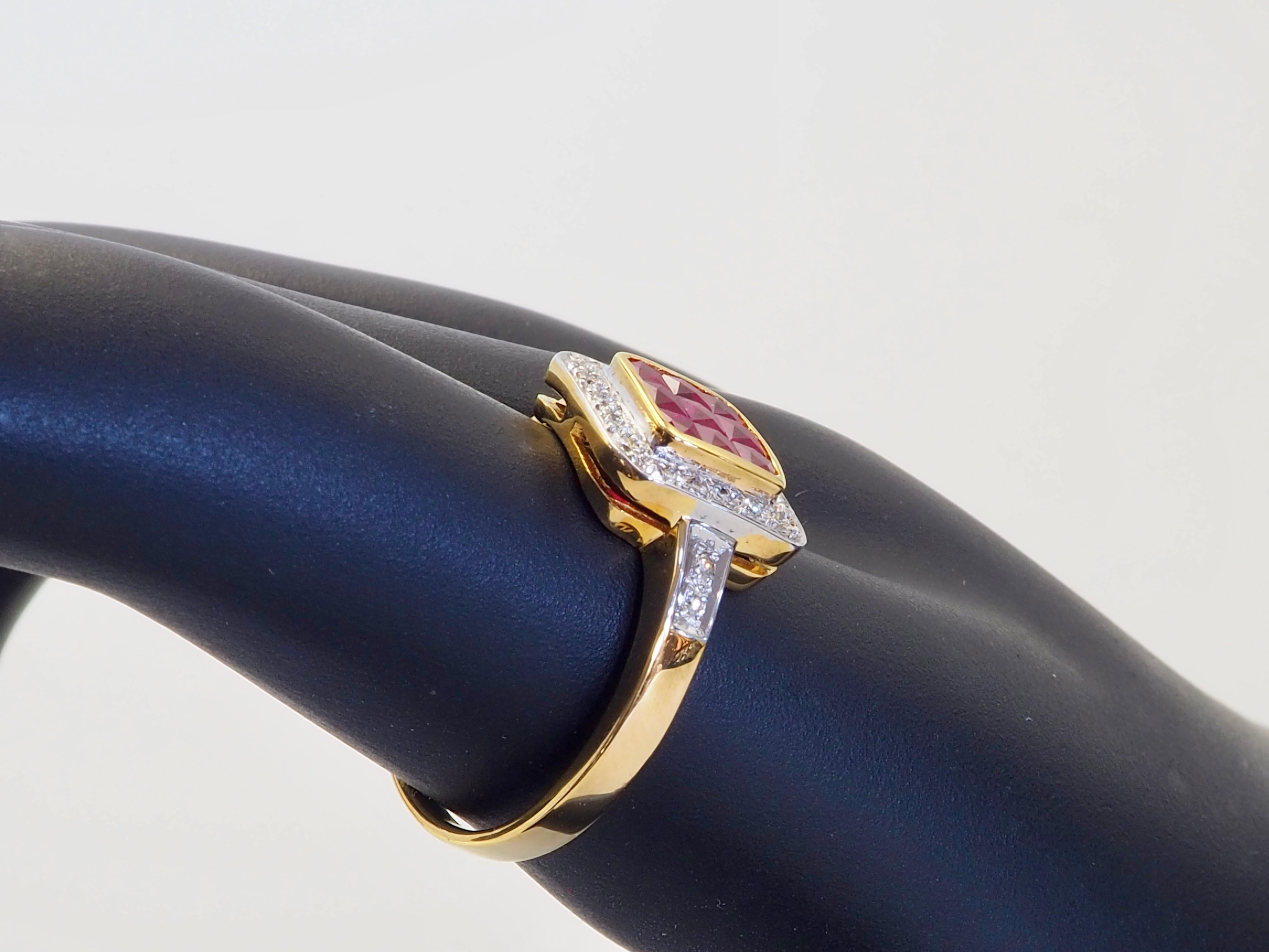 Anillo Halo Invisible de Oro de 18 K con Rubí Rojo Vivo Cuadrado de 1,40 ct y Diamante de 0,16 ct en venta 3