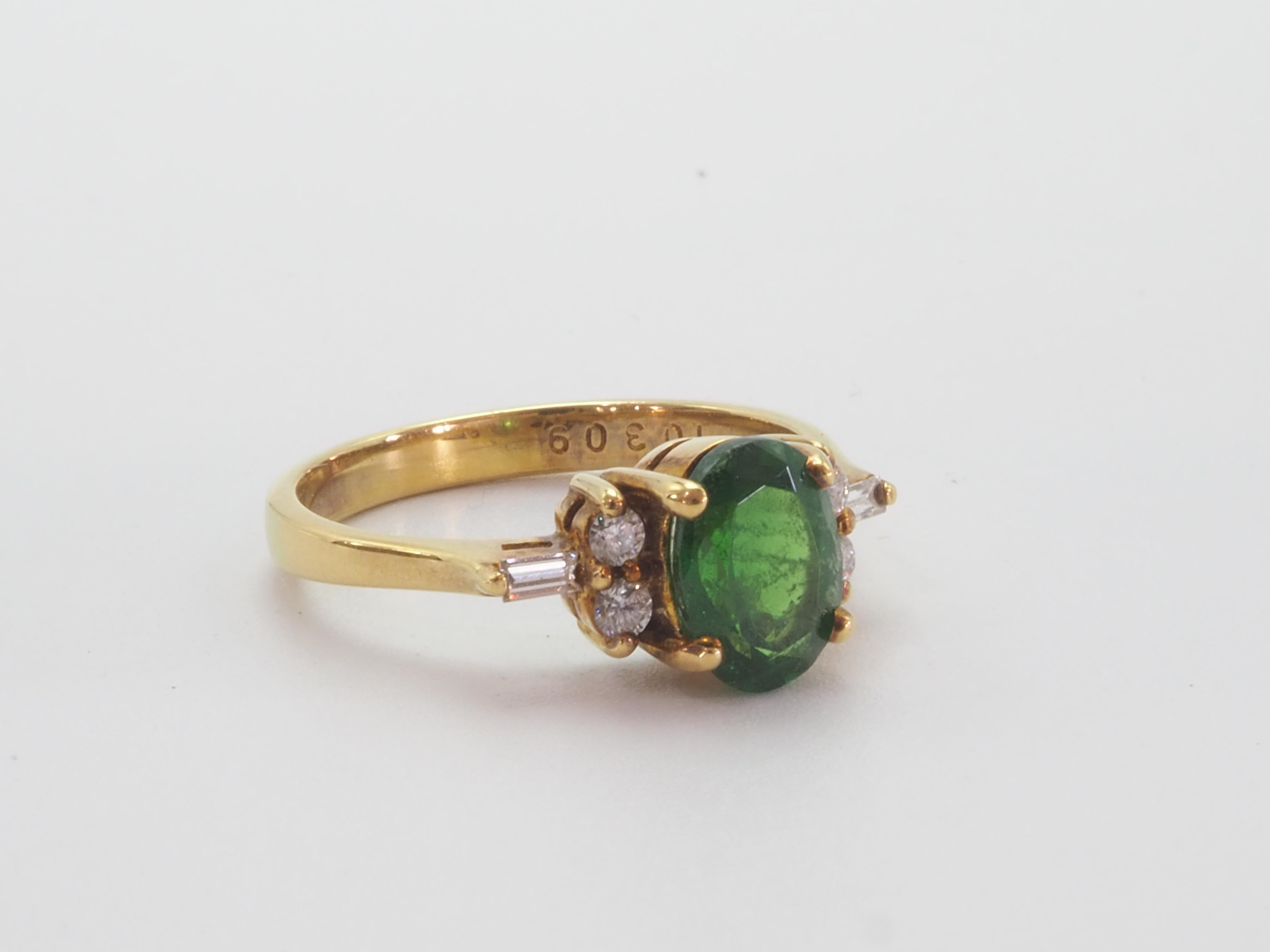 18K Gold 1.40ct Vivid Oval Tsavorite & 0.15ct Diamond Engagement Ring In New Condition For Sale In เกาะสมุย, TH