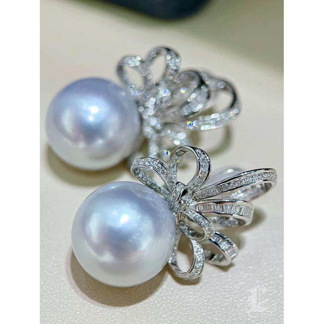 【Lustre Arc】Symphony Bow 16mm Aurora South Sea Pearl Diamond Earrings For Sale 3