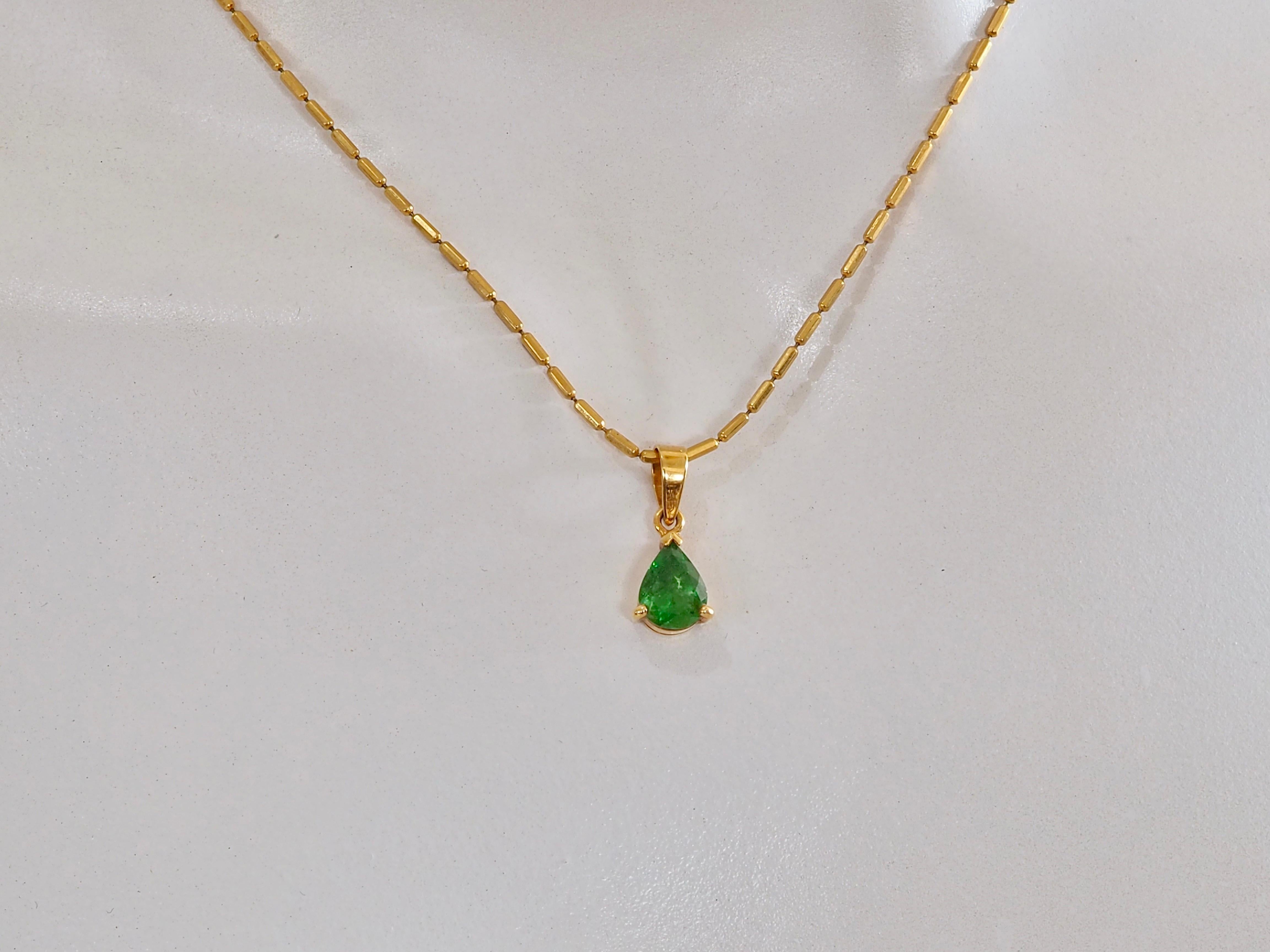 da uomo o donna Ciondolo in oro 18K con pera e granato tsavorite da 1,48 carati, classico e con le punte in vendita