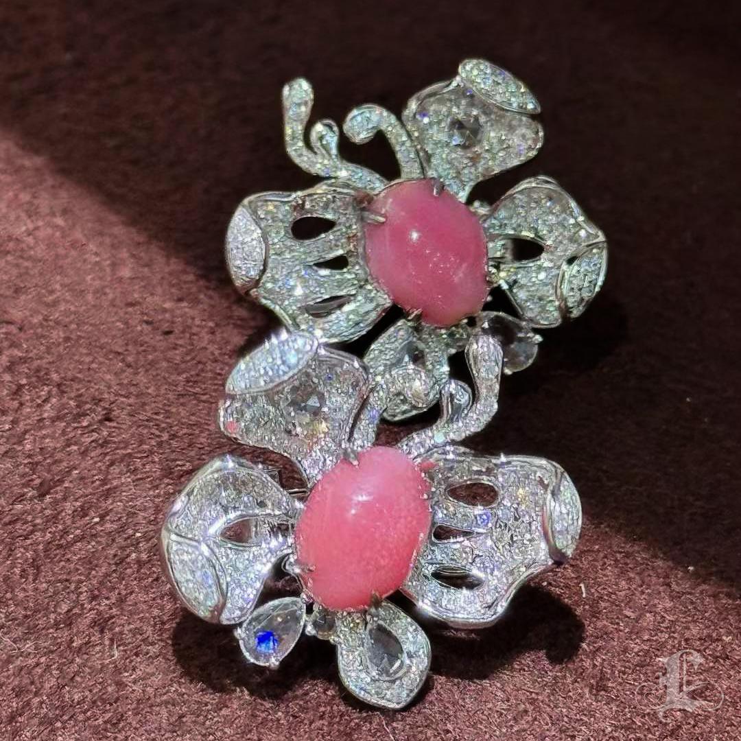【Conchéa】Empress Papillon Conch Pearl & Diamond Earrings — 4.65ct In New Condition For Sale In New York, NY