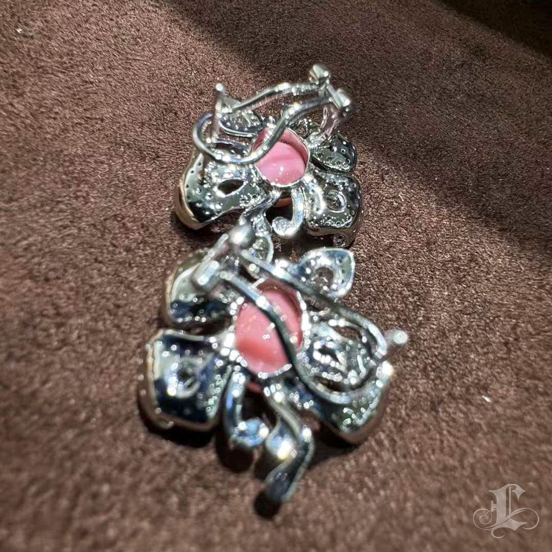 【Conchéa】Empress Papillon Conch Pearl & Diamond Earrings — 4.65ct For Sale 3