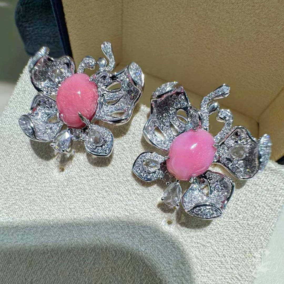 【Conchéa】Empress Papillon Conch Pearl & Diamond Earrings — 4.65ct For Sale 4