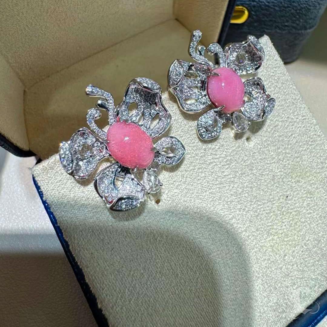 【Conchéa】Empress Papillon Conch Pearl & Diamond Earrings — 4.65ct For Sale 5