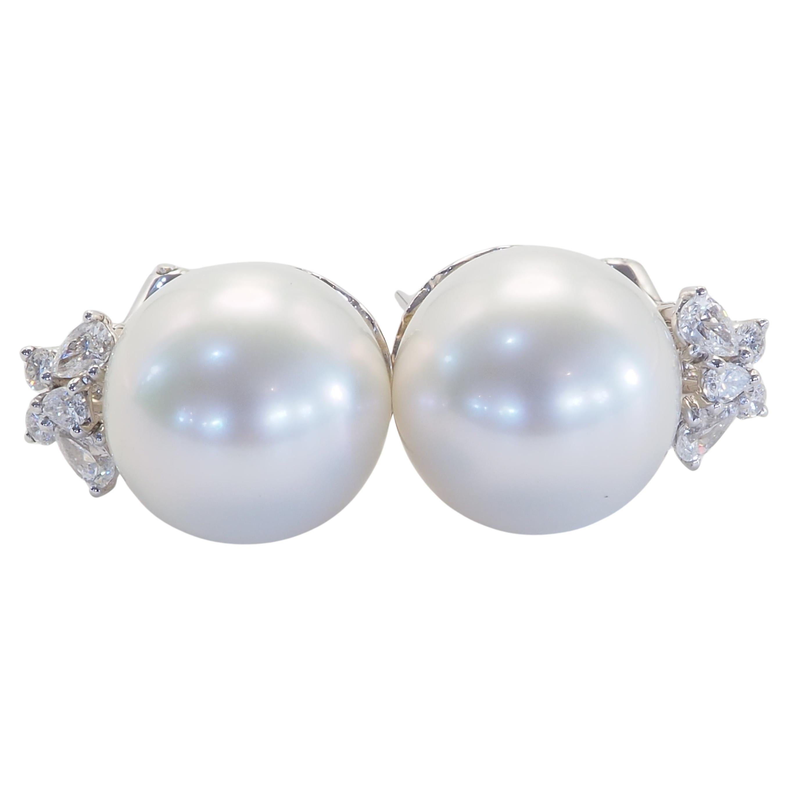 Orecchini a clip in oro 18K con perle bianche dei mari del sud da 14 mm e diamanti da 0,80 carati